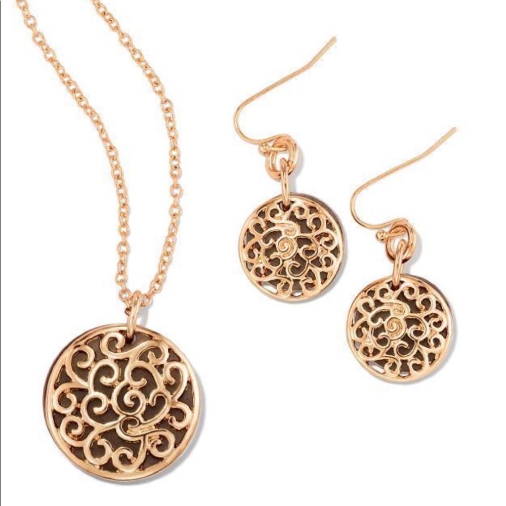 Avon Lavish Woods Necklace & Earrings set- NEW